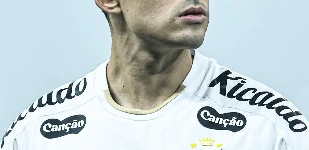 Adonis Frías está perto de deixar o Santos para jogar no Racing
