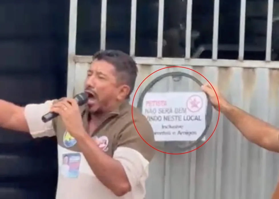 Carreata de Bocalom passa por borracharia com placa contra petistas