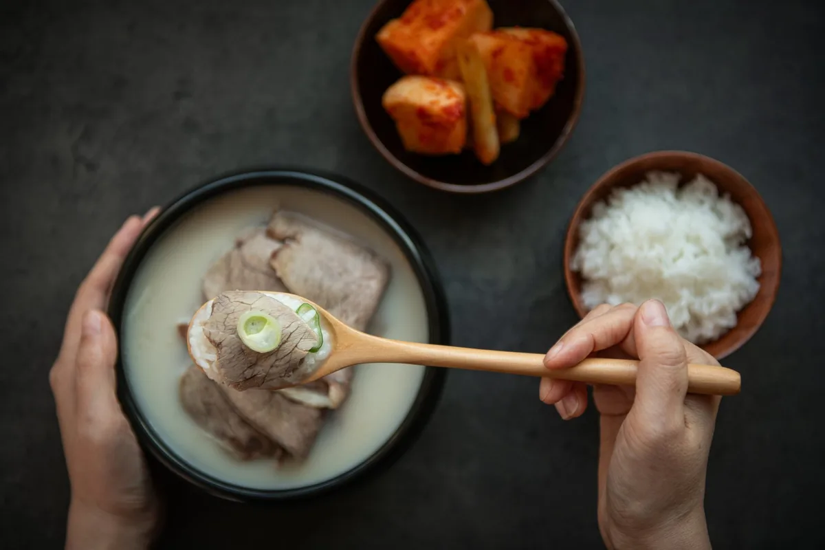 “한국인은 밥그릇 들면 안 돼?”…외신이 주목한 韓 식사 문화