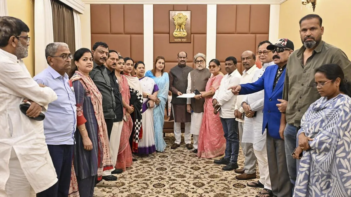 Rebel TMC MPs get notices from Lok Sabha Secretariat on disqualification pleas; asked to reply within 7 days