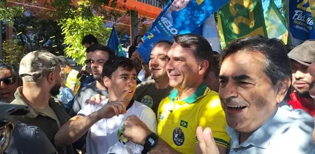 Nikolas Ferreira ganha terreno nas redes de direita contra irmãos Bolsonaro