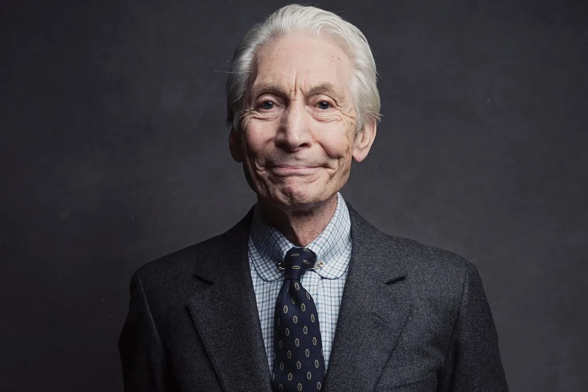 Cinco años sin Charlie Watts: del hombre elegante del swing indescifrable al día en que hizo con Mick Jagger lo que nadie se animó
