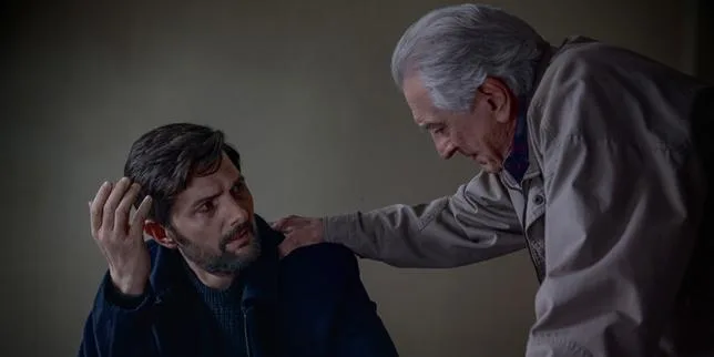 « The Whisper Man », sur Netflix : Robert De Niro et Michael Keaton au parloir