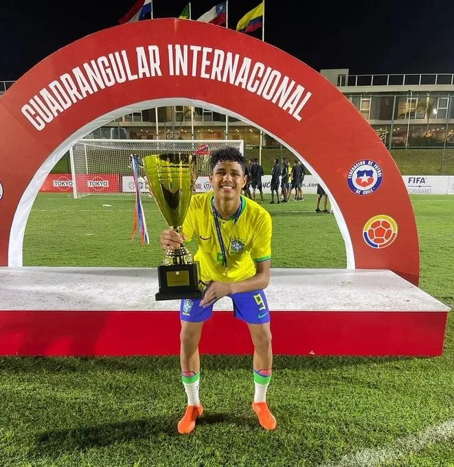 Saiba quem é o jogador do Bragantino que vai ao Flamengo no negócio por Wallace Yan