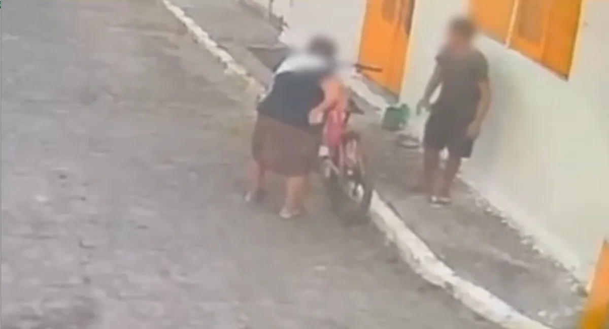 Homem é preso suspeito de tentar estuprar mulher de 75 anos em via pública em Cupira