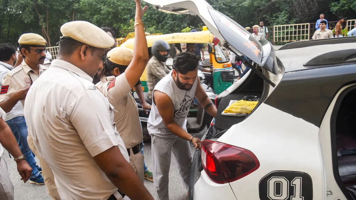 Delhi stir: At least two police personnel injured as around 1,000 protesters detained