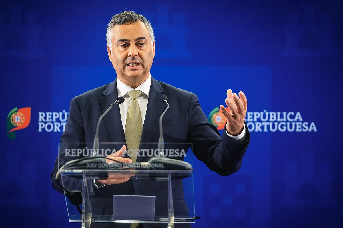 Ministro quer tirar "a limpo" casos de diretores que recusaram alunos e considera críticas do PS "exageradas"