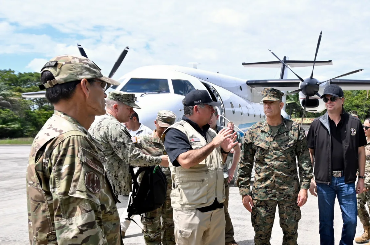 Jefe del Comando Sur visitó Perú para reforzar la lucha contra narcoterroristas