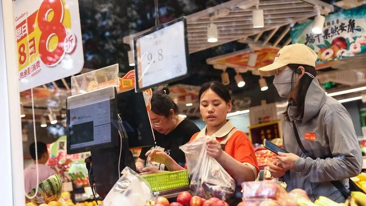 La economía de China, a dos velocidades: se aceleró el crecimiento de la industria, pero aflojó el consumo