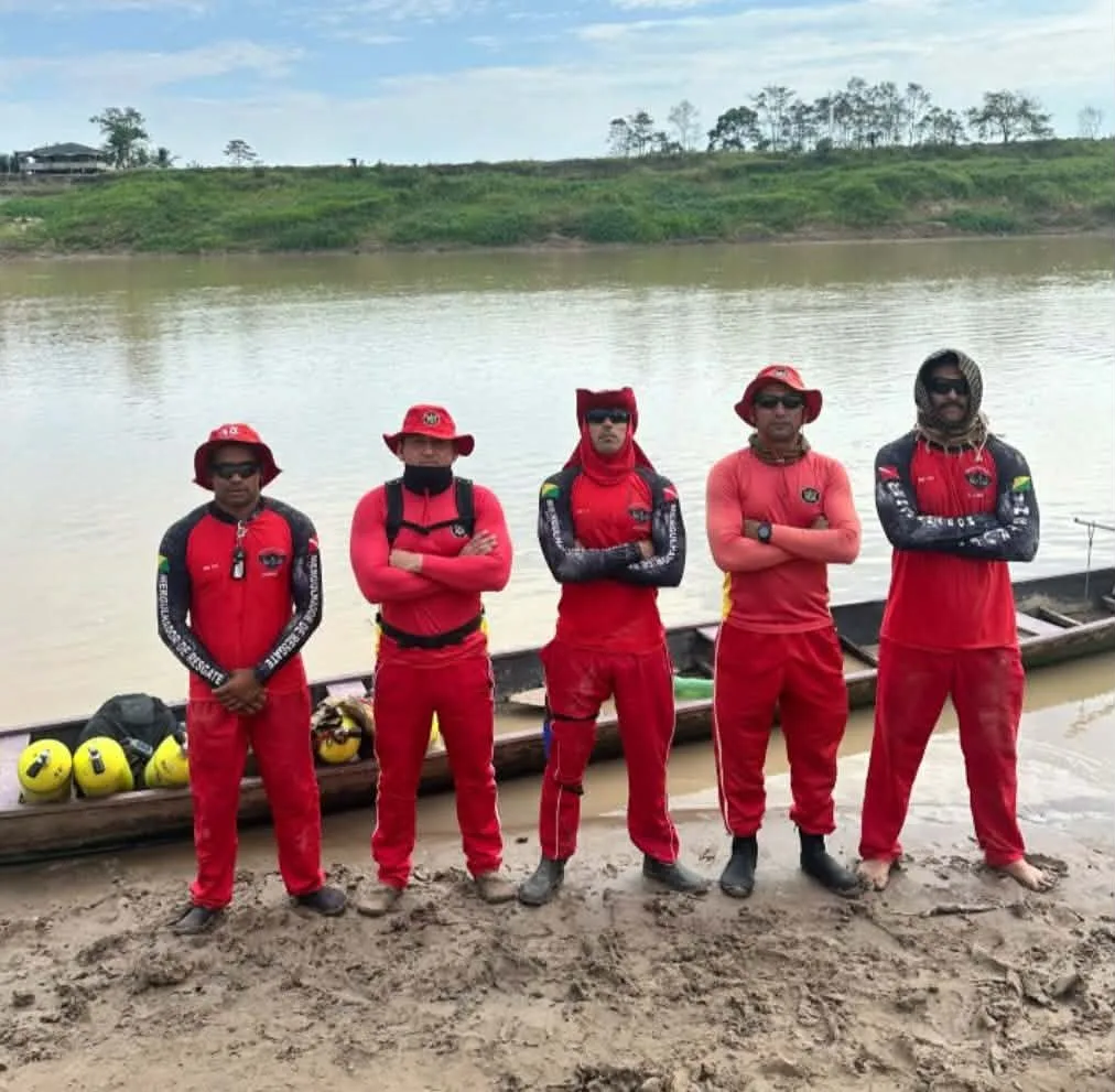 Pegadas na areia levam bombeiros a concentrar buscas por criança no Rio Purus