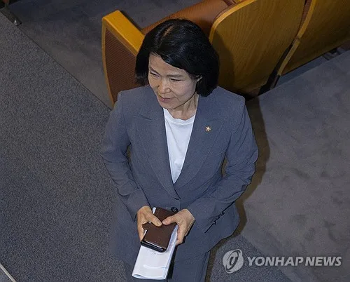 [속보] 국회, '5·18 포럼 논란' 이진숙 제명 촉구 결의안 與주도 의결