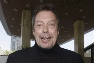 Morre Tim Curry, ator de “Esqueceram de Mim 2” e do cult “Rocky Horror”, aos 80 anos