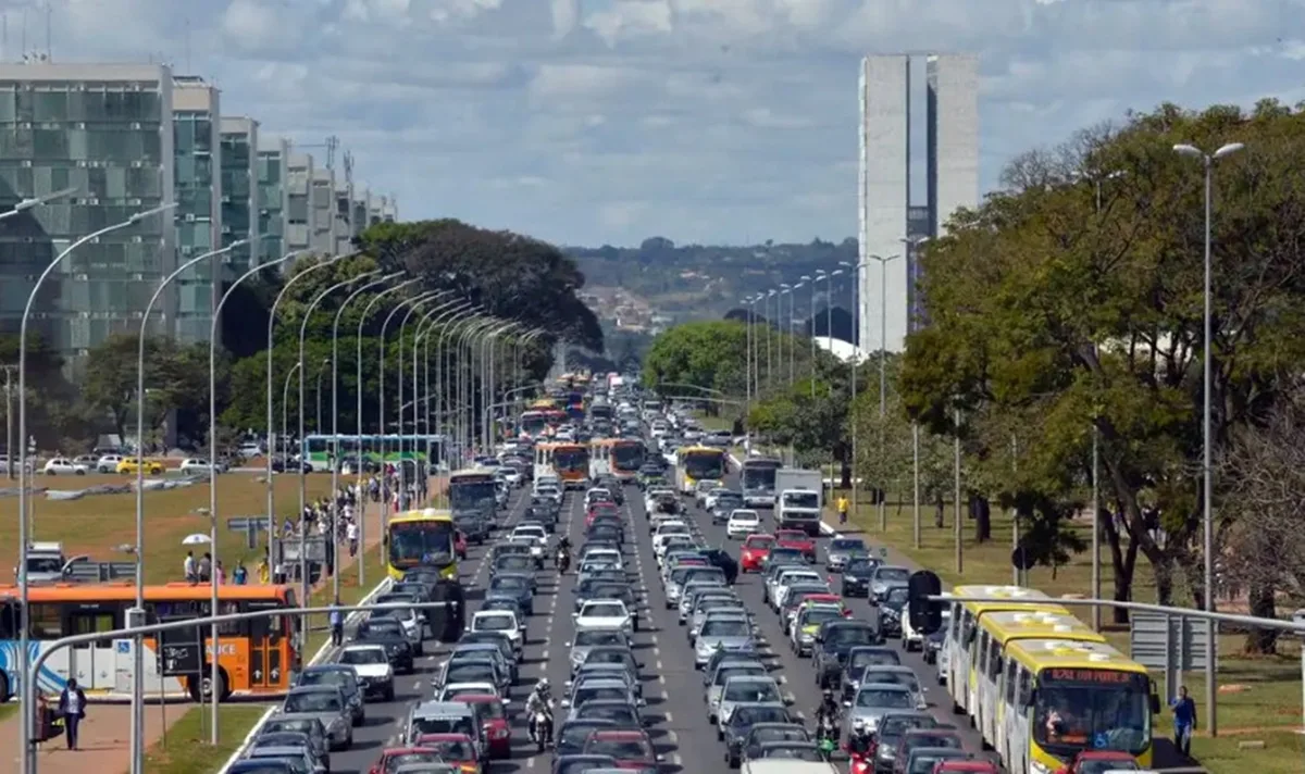 Detran-DF divulga datas-limite para pagamento de licenciamento de veículos