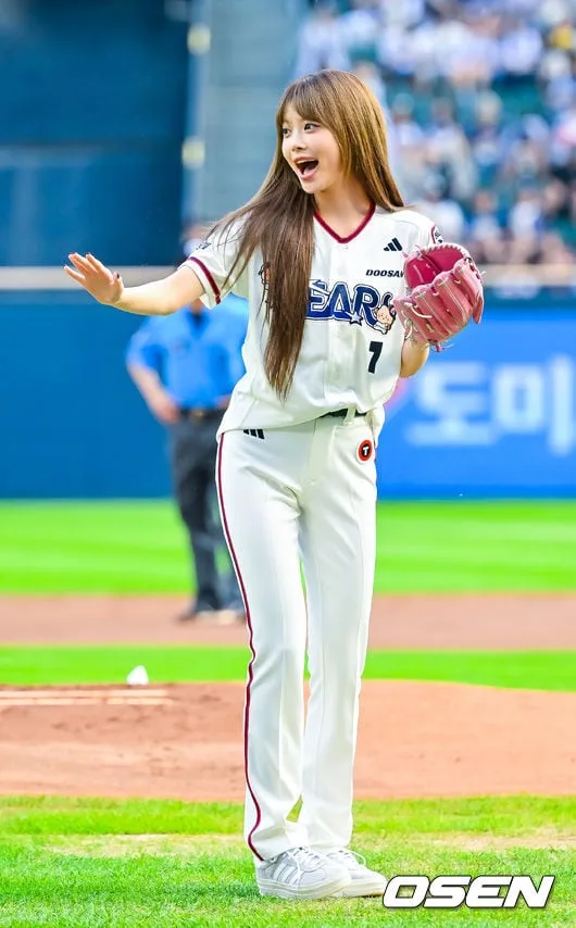 [사진]르세라핌 홍은채,'행복한 시구'