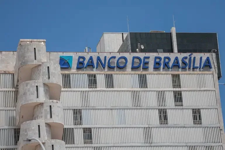 BRB afasta cinco funcionários citados em investigações internas sobre o caso Master