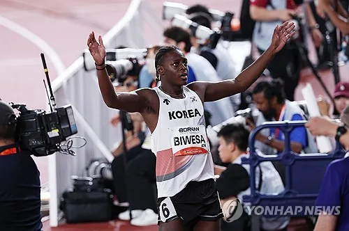 [아시안게임] AG 첫 경기서도 같은 기록…선의의 경쟁 펼치는 비웨사·조엘진