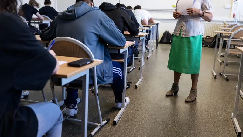 "Un mépris total": Linda, enseignante remplaçante de lettres modernes, a été appelée pour enseigner l'anglais à 60km de chez elle