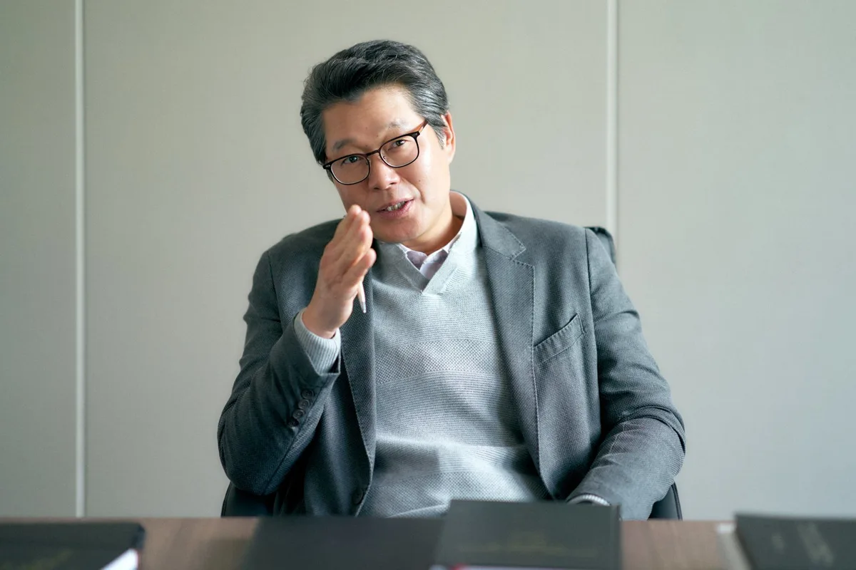 ‘수능, 출제의 비밀’ 유재명, ‘코믹캐’ 변신…얄밉지만 미워할 수 없는 출제위원장
