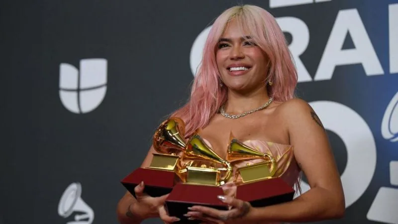 Karol G lanza fondo de ayuda para Venezuela y Colombia