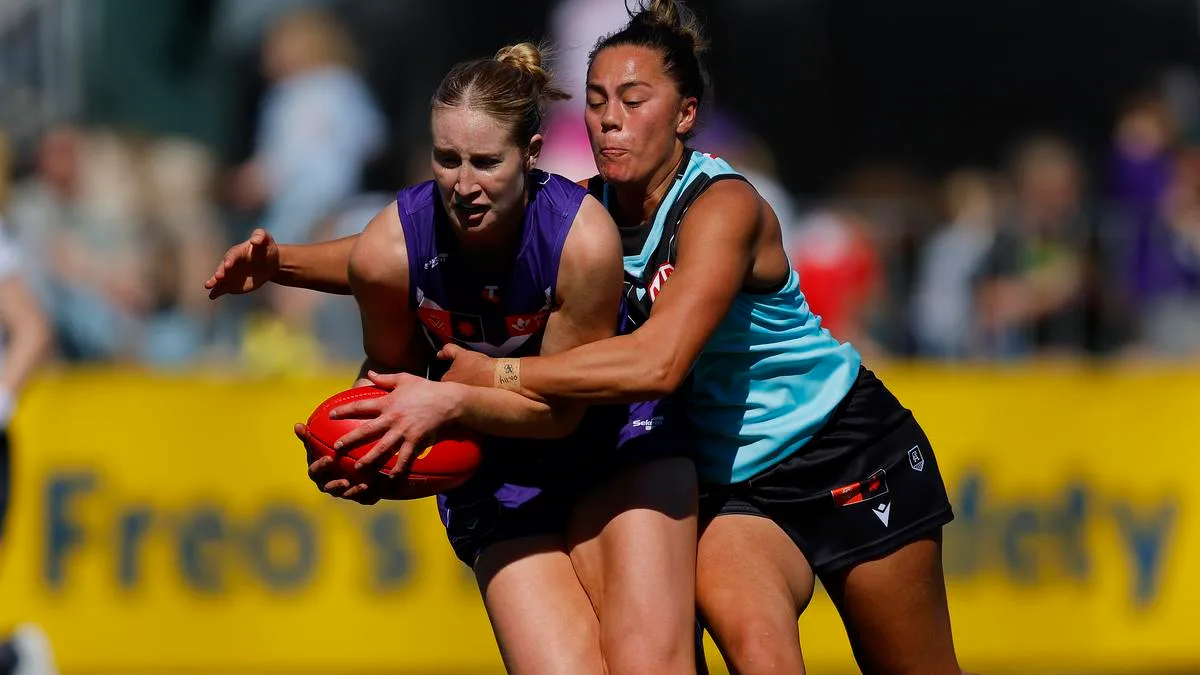 Fremantle Dockers suffer 21-point loss to Port Adelaide in first home game at Cockburn ARC Oval