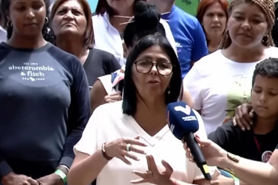 Delcy Rodríguez entrega 48 nuevas viviendas en Ciudad Tiuna a afectados por el terremoto