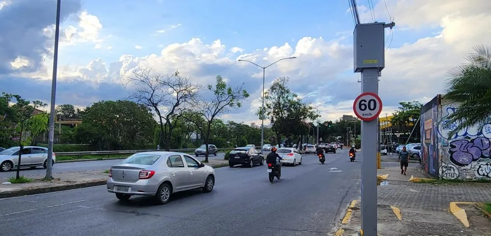 Semáforo com radar sem cronômetro pode anular multas? Entenda