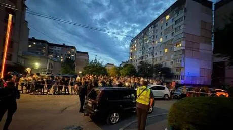 Crowd wrecks conscription squad vehicle in Ukraine (VIDEOS)