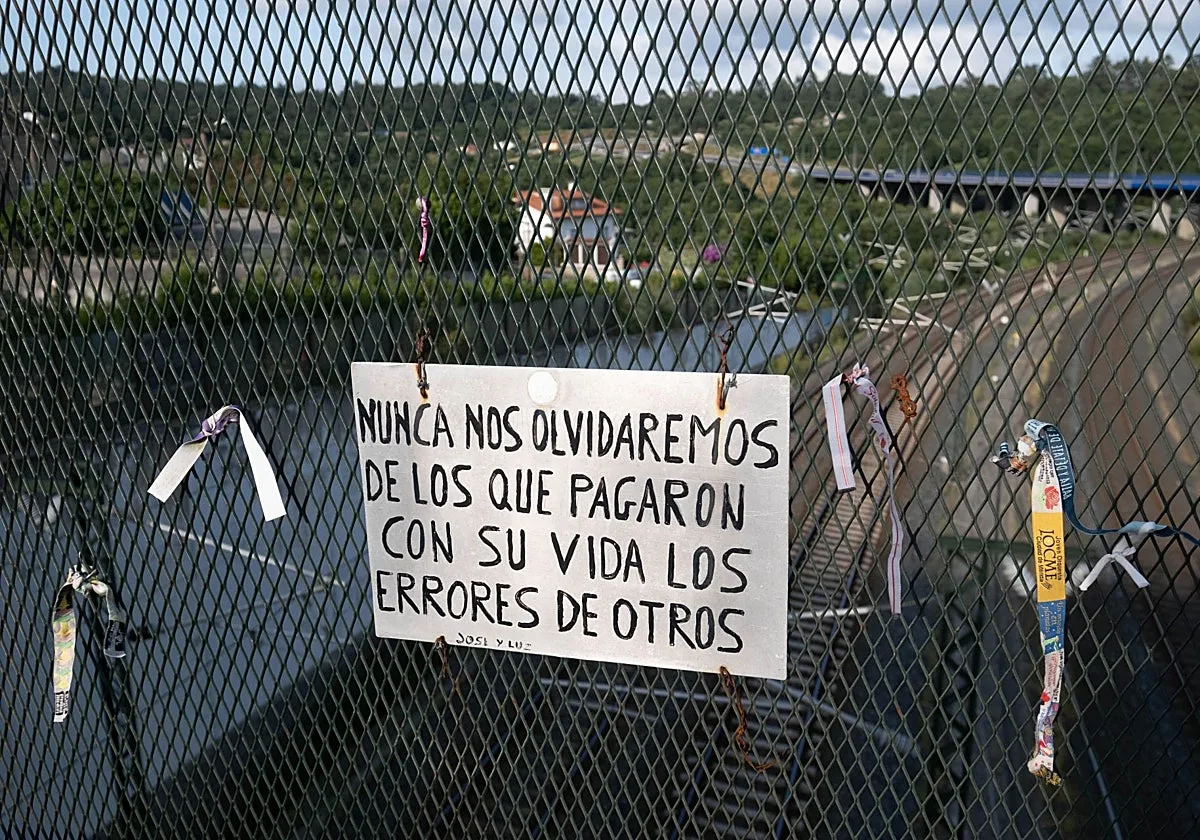 La jueza suspende la entrada en prisión del maquinista del Alvia de Angrois mientras se tramita su indulto
