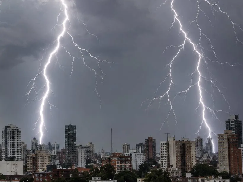 Avanza un fenómeno desde el Pacífico que dejará máximas arriba de 25°C, humedad, tormentas y ráfagas que podrían superar los 90km/h: las zonas afectadas