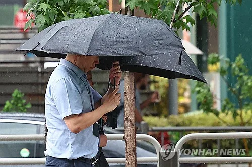 [날씨] 내일 수도권·강원 소나기…낮 최고 36도 무더위