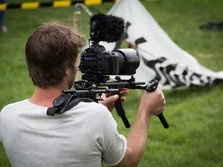 Une série Netflix réalisée par Clovis Cornillac va être tournée en Gironde : plus 800 figurants recherchés