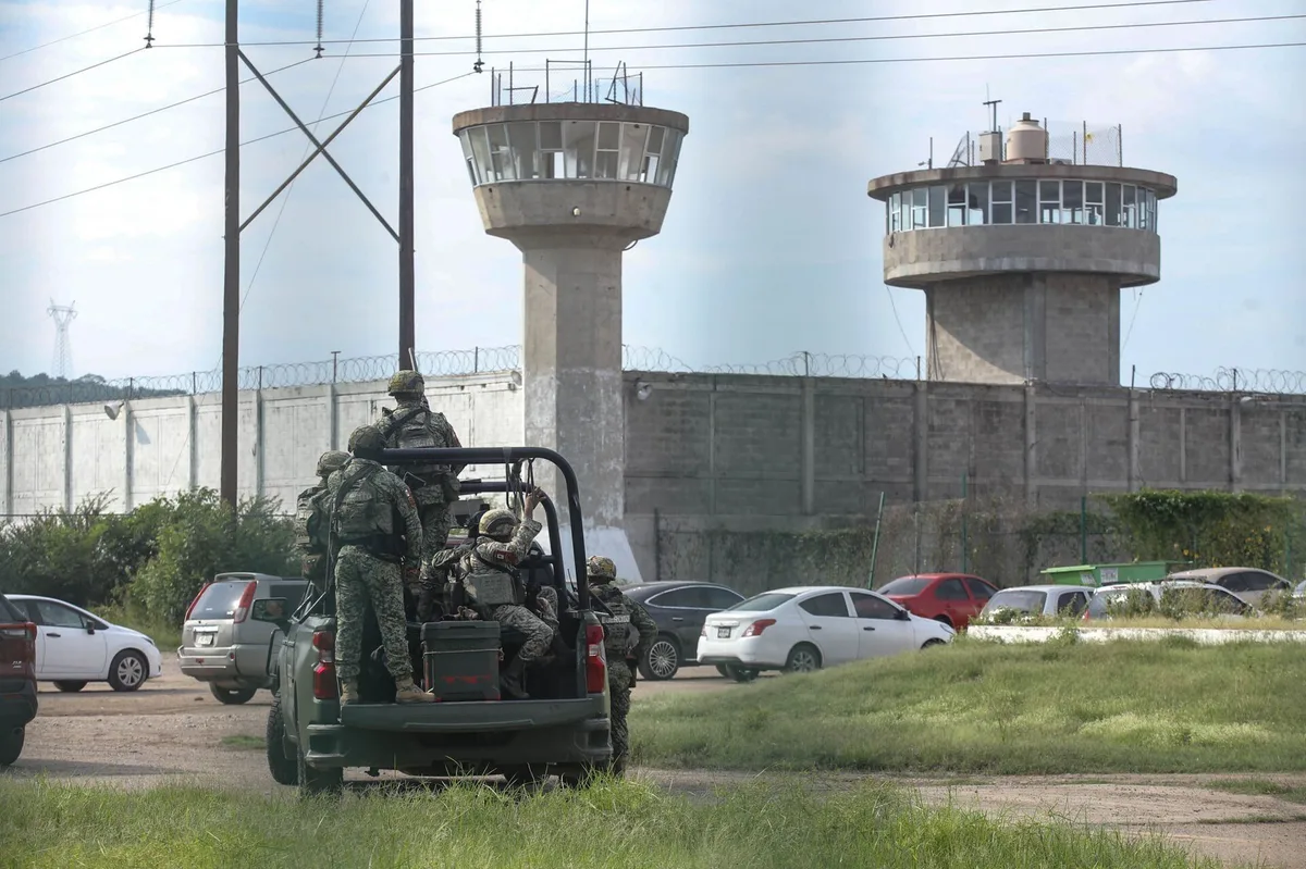 Nueva riña en penal El Castillo deja 2 reos muertos; Sheinbaum acababa de prometer más seguridad