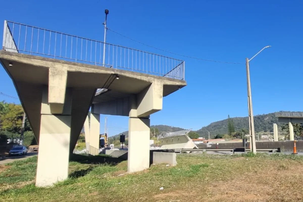 Motorista que derrubou passarela e matou mãe e filho na Fernão Dias diz à polícia que não previu acidente: 'Lamento profundamente'
