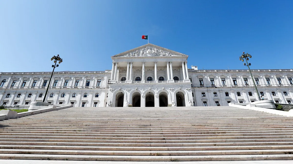 Livre, BE e PCP vão obrigar Parlamento a debater a Prestação Social Única. Porquê?