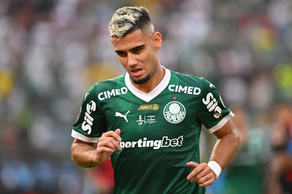 Andreas Pereira explica lance que causou expulsão no Palmeiras