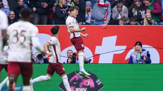 Fellhauer jubelt gegen Bayern: 8 Sekunden: Augsburg erzielt schnellstes Bundesliga-Tor