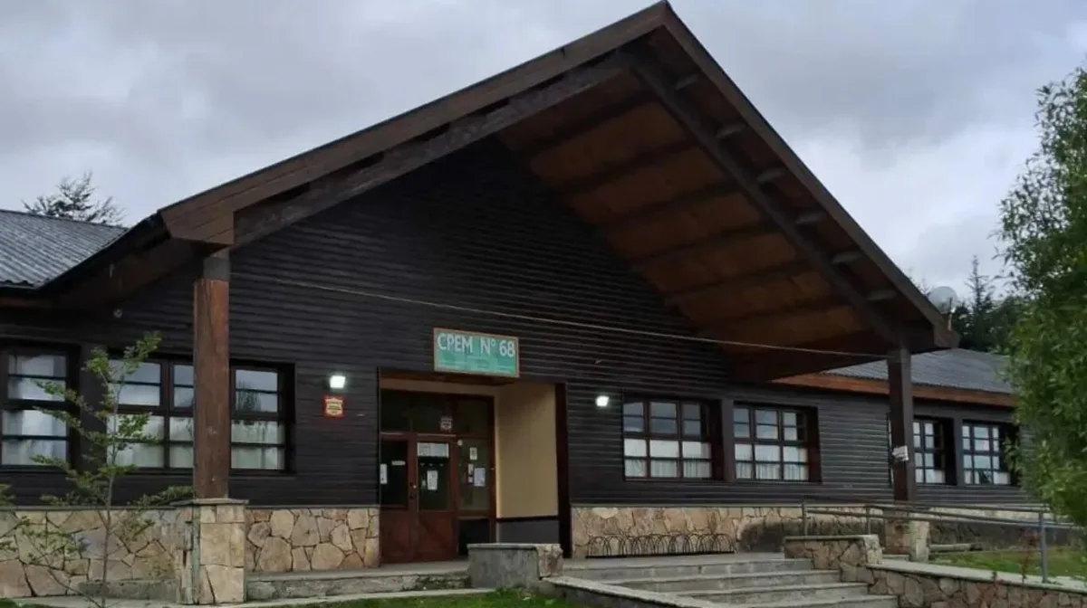 Neuquén: una alumna fue descubierta fumando marihuana en el baño del colegio y atacó a golpes a la vicedirectora