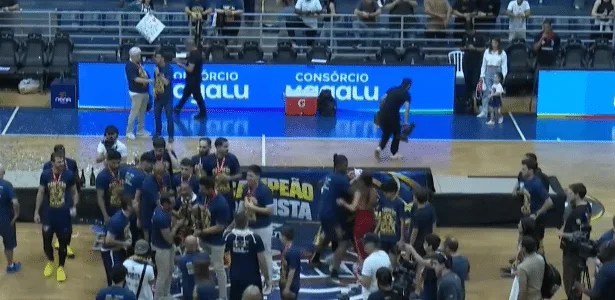 Ex e atual de jogador causam confusão na final do Paulista de basquete