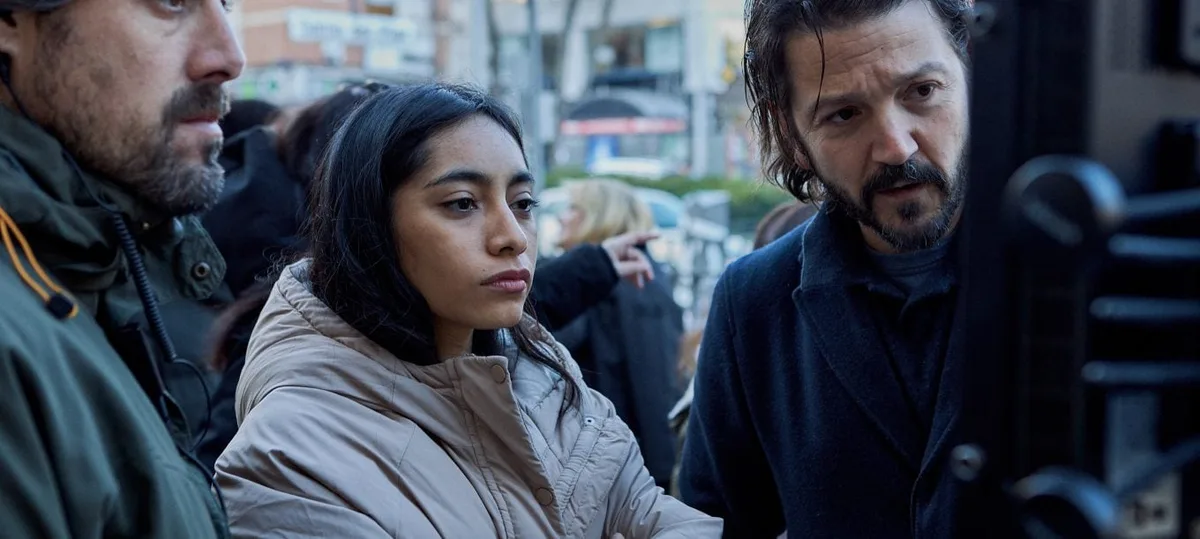 Diego Luna dirige ‘Ceniza en la boca’, un drama sobre la experiencia migrante basada en la novela de Brenda Navarro: “Es la película de la que estoy más orgulloso”