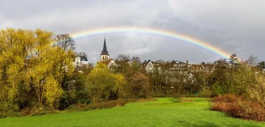 Taunus: Katholischer Pfarrer gibt Amt für die Liebe ab