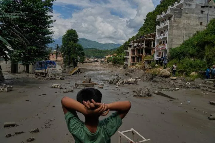 Nepal, China flood death toll crosses 500 as lake poses new threat