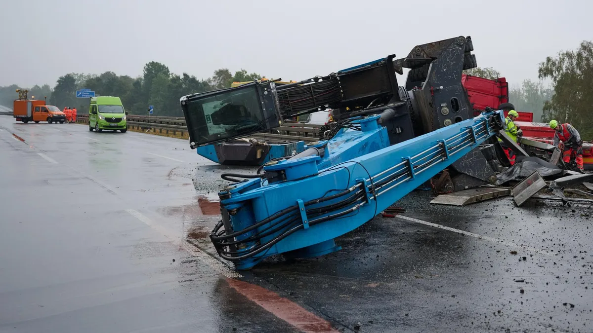 Unfall bei Kamen: A2 bis abends in beide Richtungen gesperrt