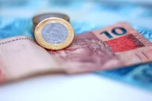 Para mais da metade dos trabalhadores do país, sobra mês no fim do salário