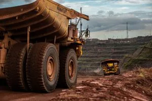 Minério cai após contração de empréstimos na China alimentar temores sobre demanda
