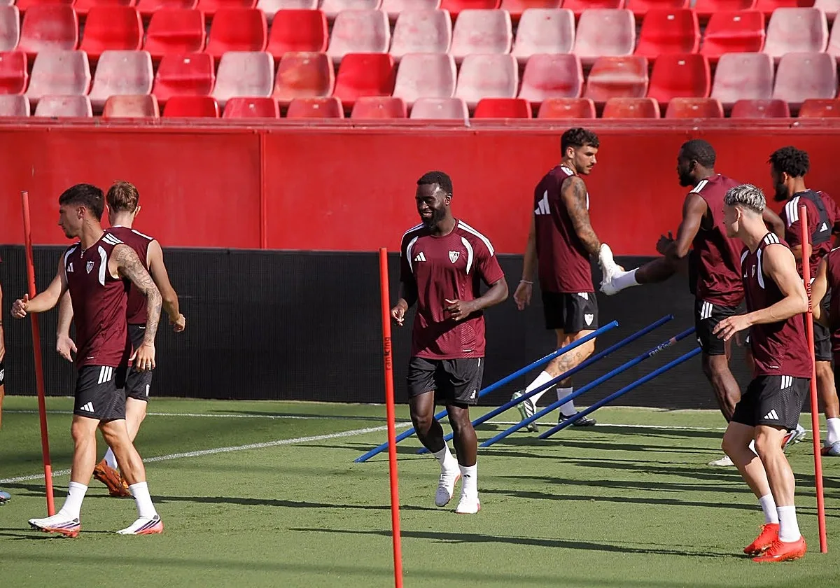 Sangante vuelve a ejercitarse con el grupo a poco más de 24 de horas para el Sevilla FC - Barcelona