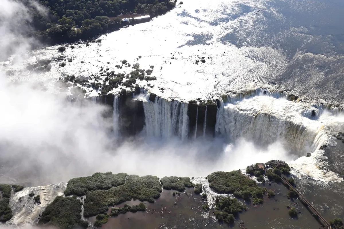 Quarta porta de entrada para turistas estrangeiros, Paraná se prepara para temporada de verão
