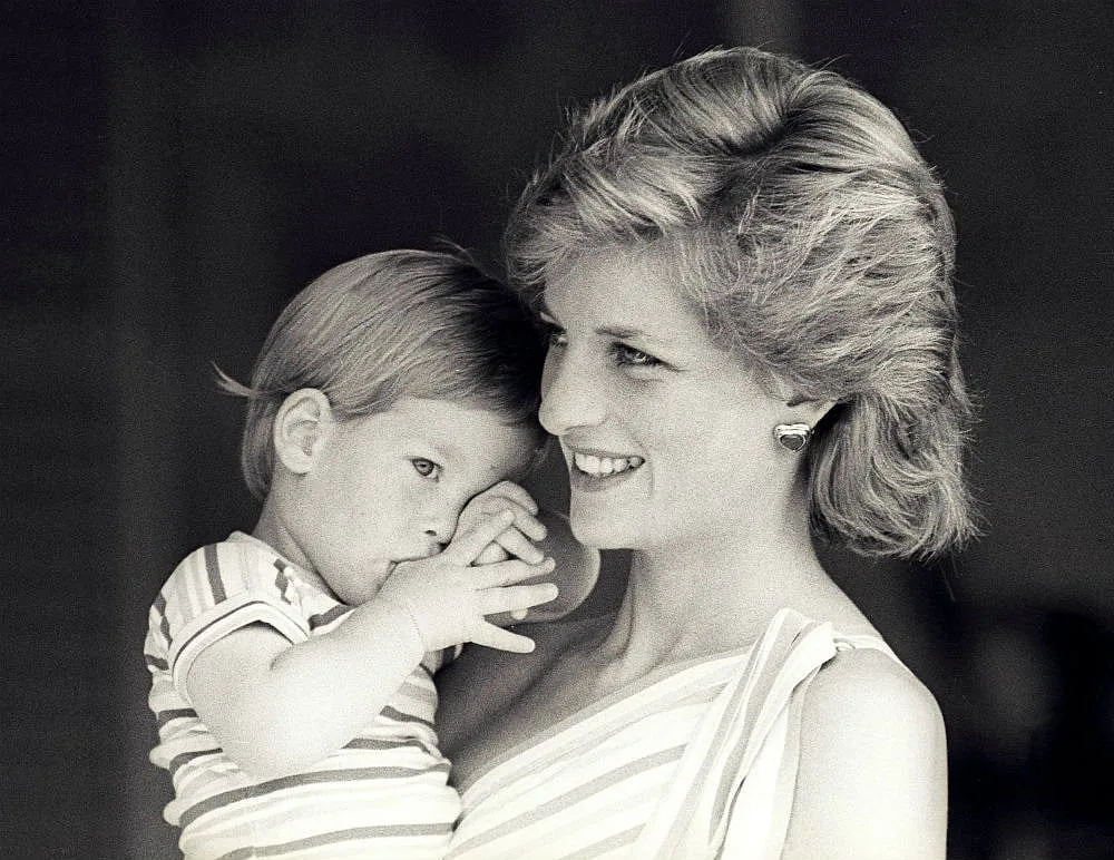 História da princesa Diana contada em livro pelo irmão chega a Portugal em setembro