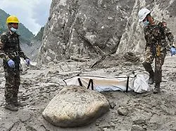 Überall Abfälle und Leichen: Nach dem Schlamm könnten Krankheiten Nepal heimsuchen
