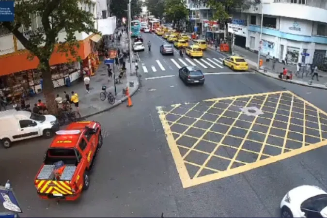 Explosão em prédio deixa quatro feridos em Copacabana