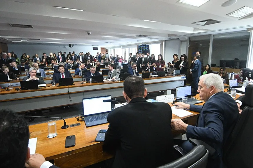 CCJ do Senado aprova PEC da Segurança Pública